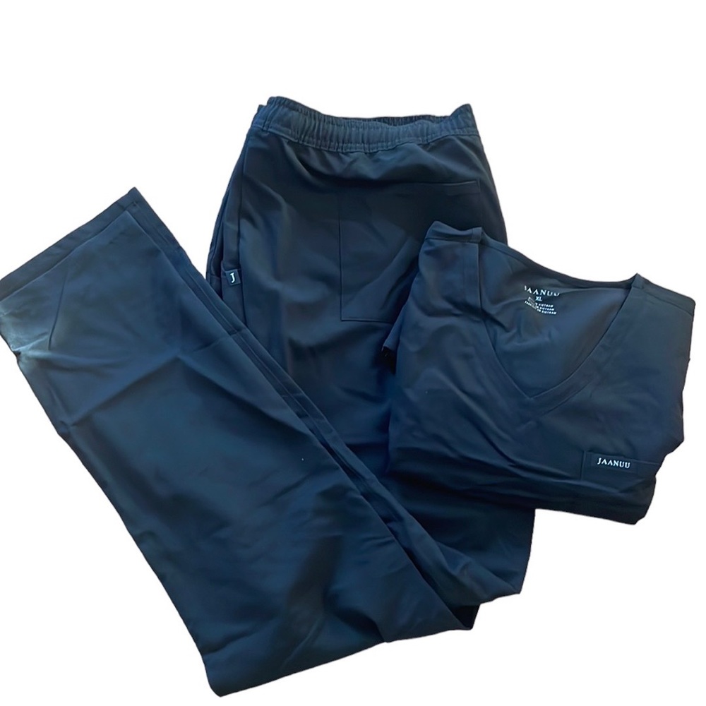 Jaanuu 3 pocket v neck top (NWT) and 4 pocket scrub bottom set BLACK, XL